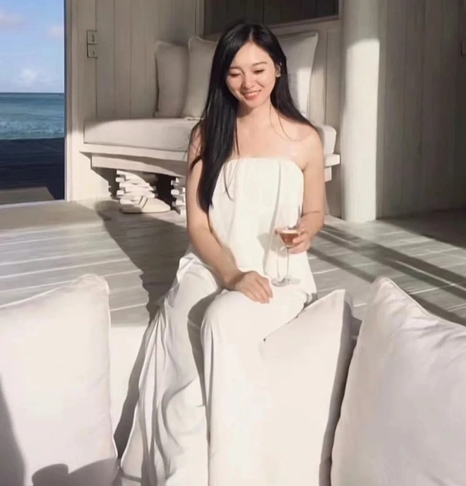 52 tuổi, Châu Kiệt bị một cô gái 'nắm thóp' hẹn hò - Ảnh 2 52 tuổi, Châu Kiệt bị một cô gái 'nắm thóp' hẹn hò - Ảnh 2