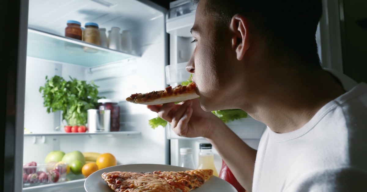 Bỏ ngay thói quen ăn đêm nếu bạn không muốn phải điều trị tâm thần - Ảnh 1