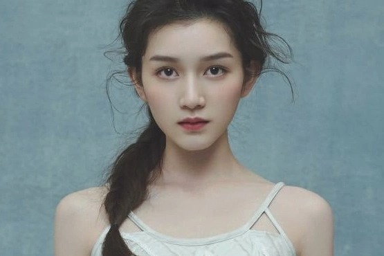 Nguyễn Cự là sao nữ cho có tiếng tăm.