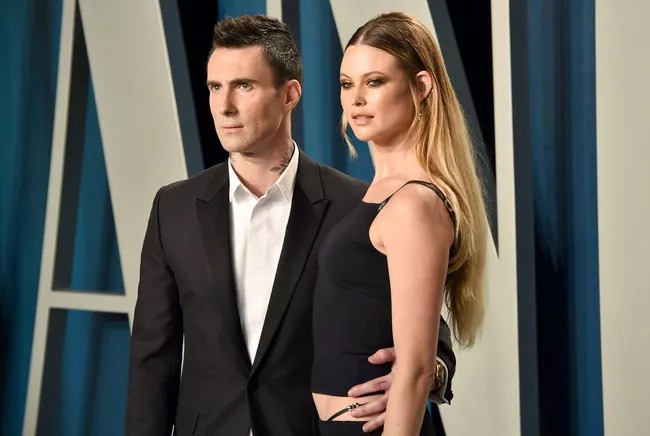 Adam Levine và Behati Prinsloo.