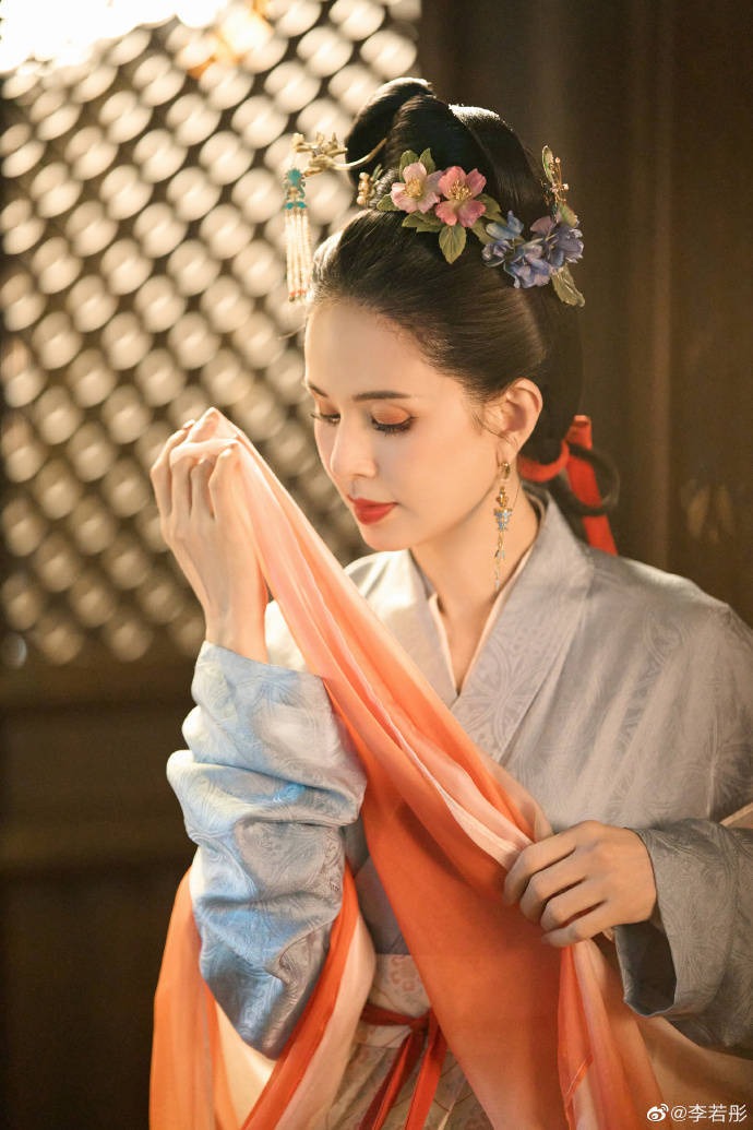 Lý Nhược Đồng đẹp như gái đôi mươi trong tạo hình mỹ nhân Đường, Tống