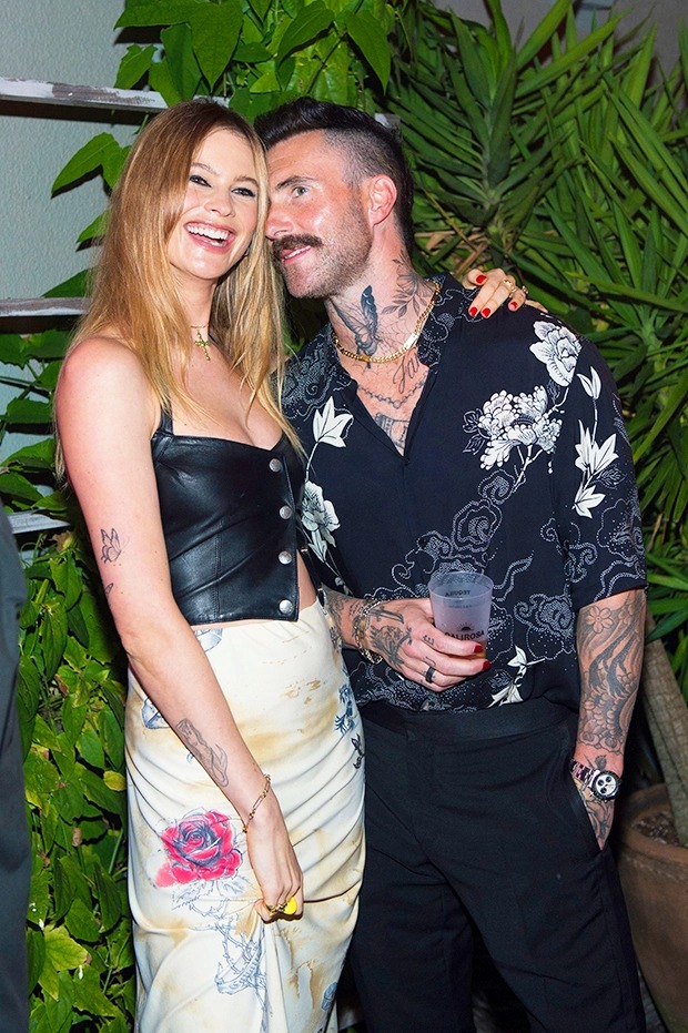 'Nụ cười như nắng hạ' của vợ chồng Adam Levine giữa tâm bão ngoại tình 'Nụ cười như nắng hạ' của vợ chồng Adam Levine giữa tâm bão ngoại tình