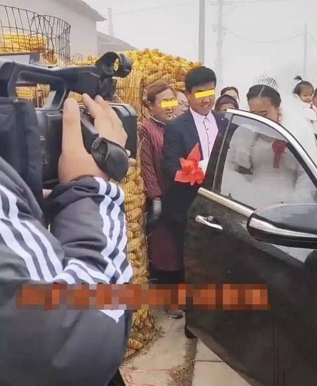 Bị gái trẻ 'cắm sừng', chàng trai ôm hận chi gần 700 triệu cưới bằng được mẹ đơn thân - Ảnh 2