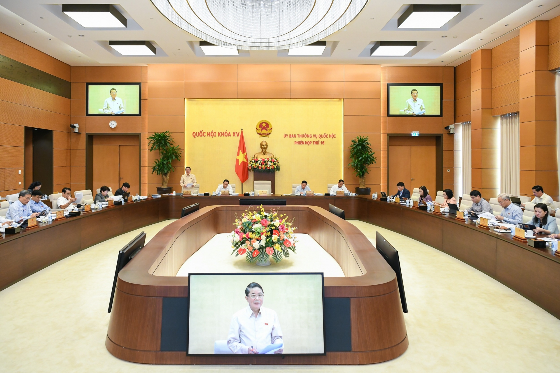 Phó Chủ tịch Quốc hội Nguyễn Đức Hải phát biểu kết luận phiên họp.