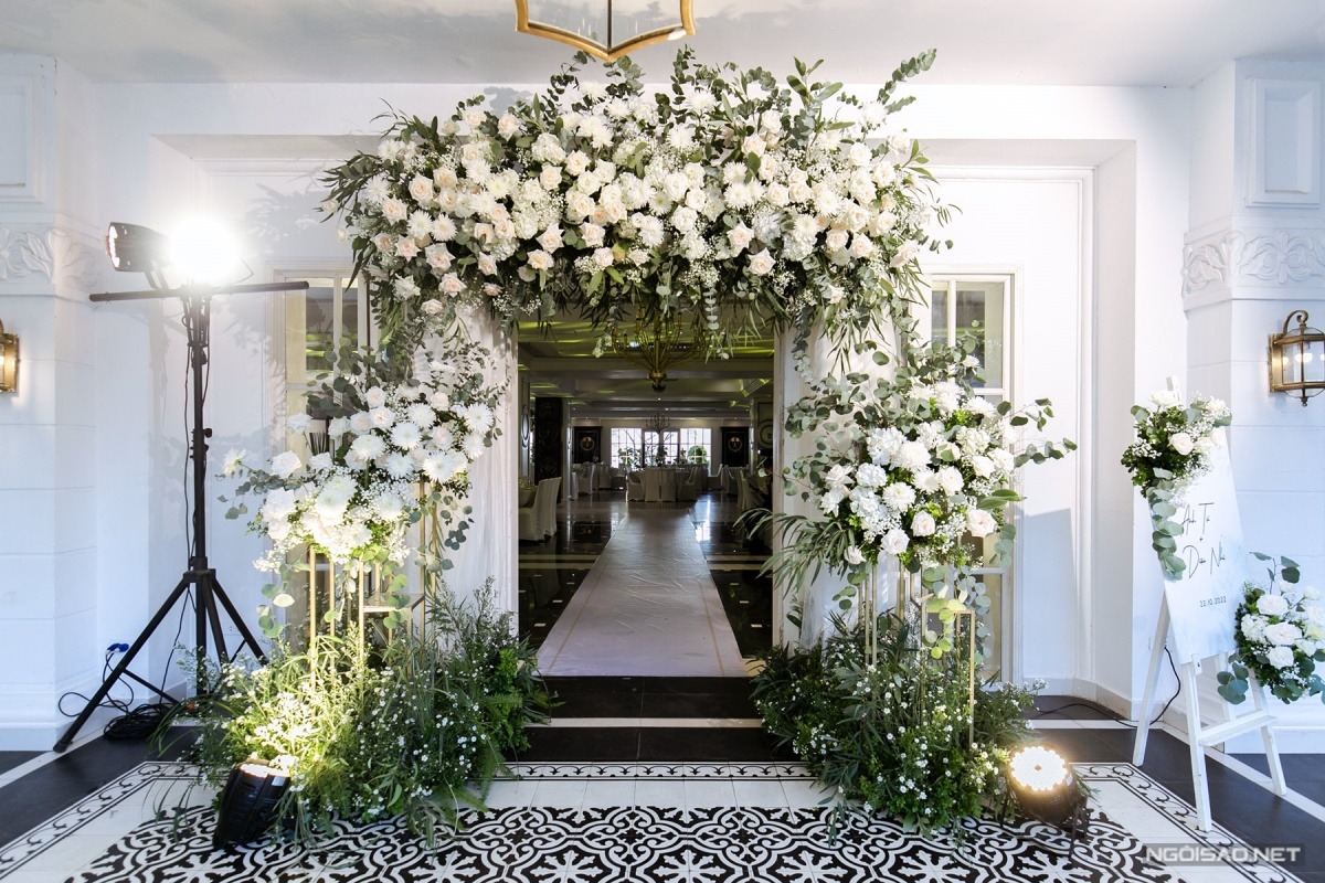 Khung cảnh bên ngoài hôn trường, nơi diễn ra đám cưới thứ hai của Diệu Nhi - Anh Tú. Ảnh: Ngoisao.net