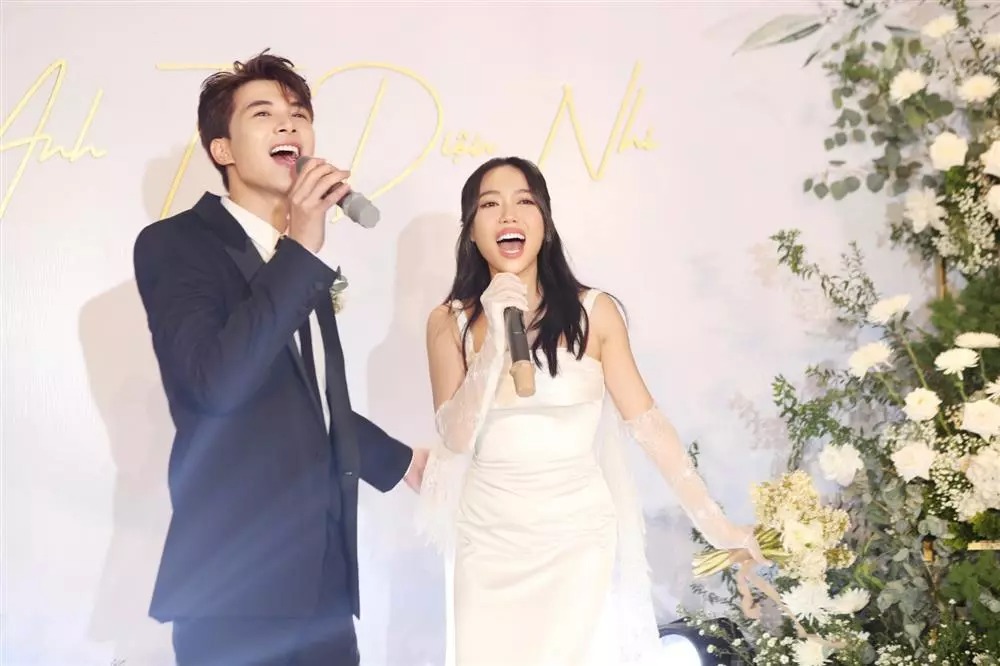 Diệu Nhi 'phá hit' của Anh Tú trước mặt quan viên hai họ