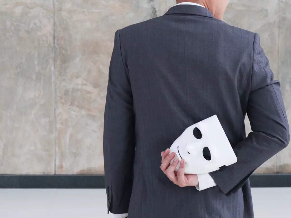 5 dấu hiệu chàng đang giả vờ yêu bạn, đừng vì mật ngọt để bị lừa - Ảnh 2 5 dấu hiệu chàng đang giả vờ yêu bạn, đừng vì mật ngọt để bị lừa - Ảnh 2