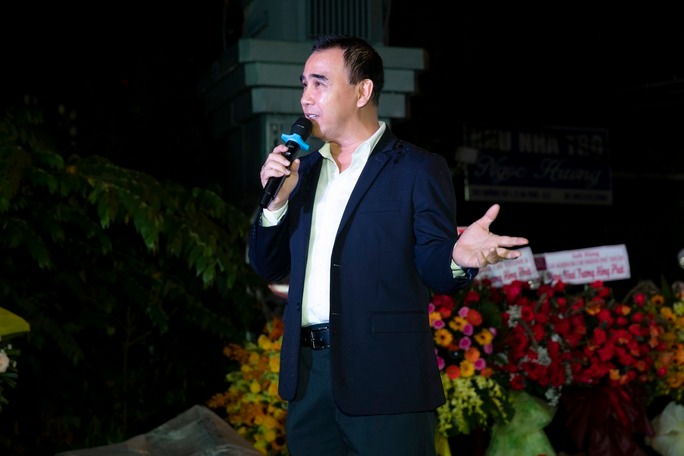 Ở biệt thự 21 tỷ, MC Quyền Linh thừa nhận tham lam, vẫn góp nhặt từng đồng bạc lẻ vì điều này. Ảnh; NLĐ