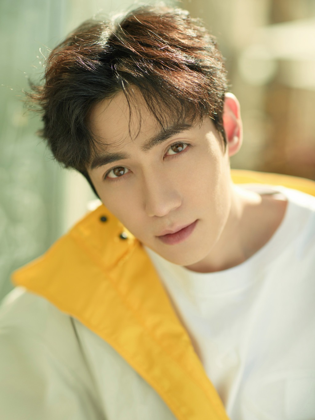 Chu Nhất Long là ai? Tiểu sử ảnh đế Kim Kê lần thứ 35 - Ảnh 2