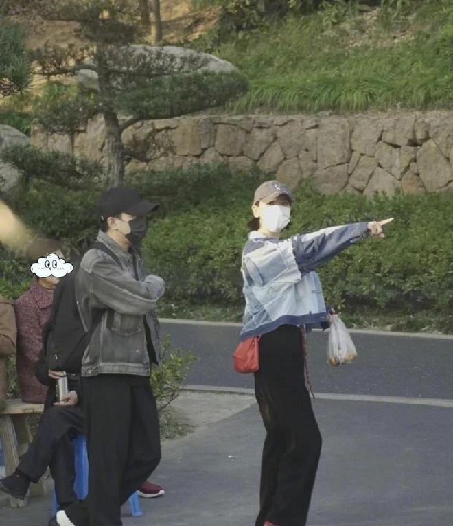 Lưu Khải Uy đi chùa cùng bạn gái