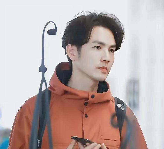 Vẻ đẹp nam thần của Chung Hán Lương thời trẻ.