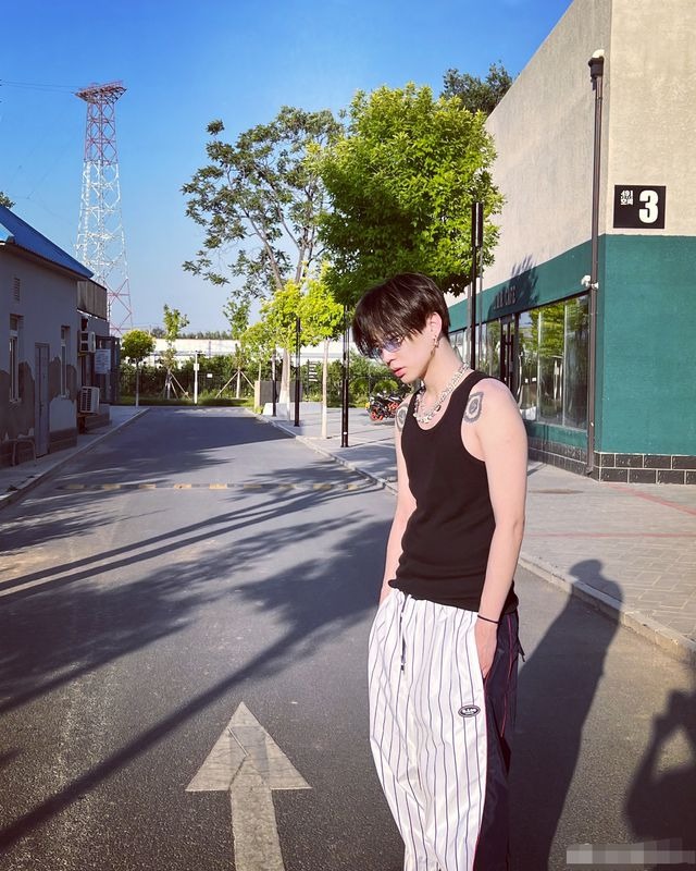 Lộ diện tình trẻ kém 12 tuổi của Lý Tiểu Lộ, vợ cũ tài tử Giả Nãi Lượng - Ảnh 3