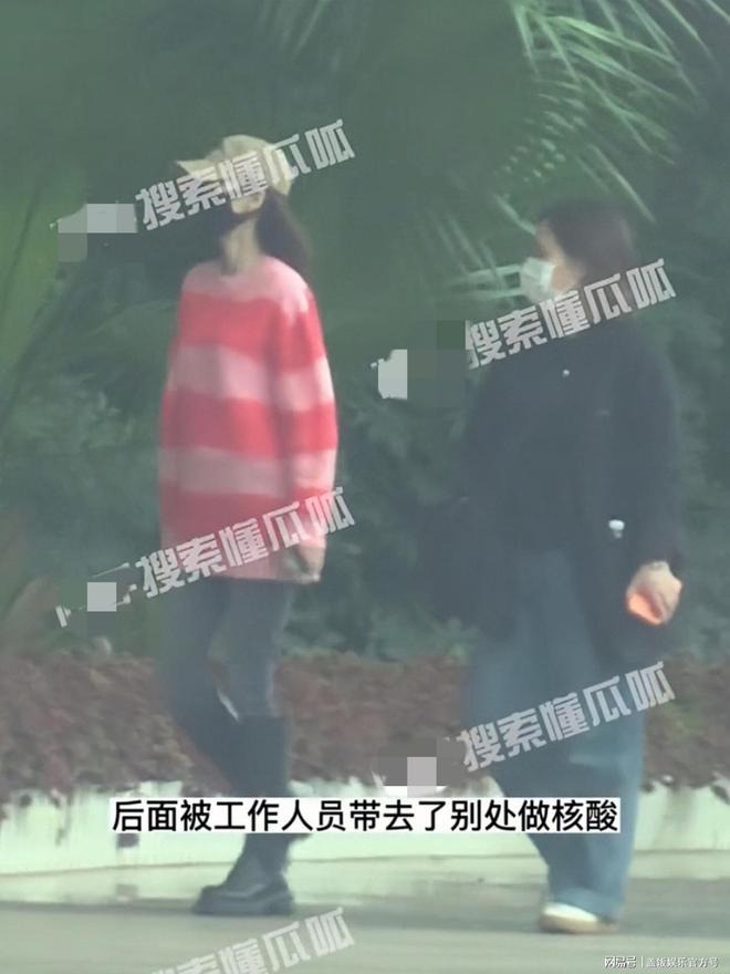 Sau 4 tiếng chờ đợi, cô được đưa đến nơi khác lấy mẫu xét nghiệm.