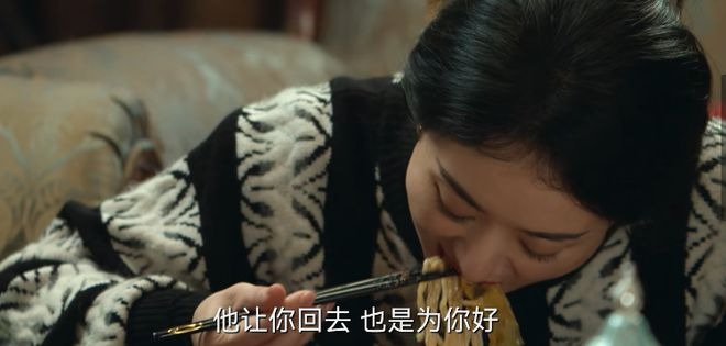 Cảnh ăn của Triệu Lệ Dĩnh trong 'Gió thổi Bán Hạ' khiến nhiều sao trẻ phải 'đội quần'