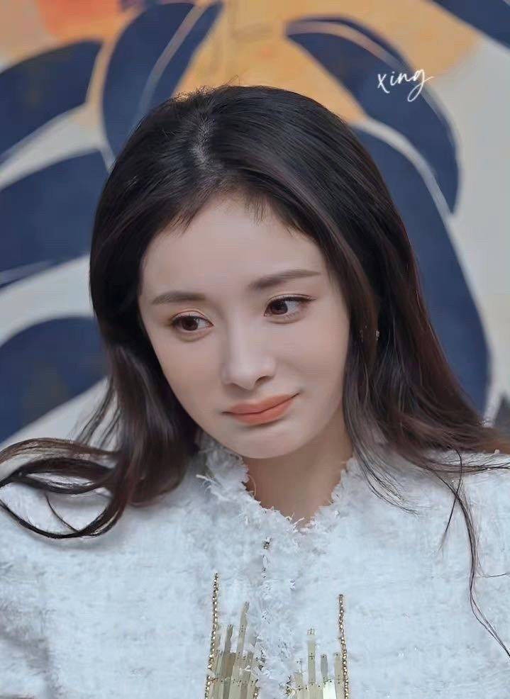 Tạo hình này đối lập hẳn với vẻ đẹp mặn mà của Dương Mịch trong 'Định luật 80/20 của tình yêu'.