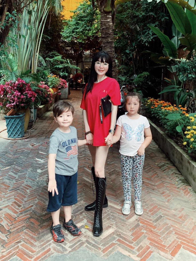 3 mẹ con Elly Trần.