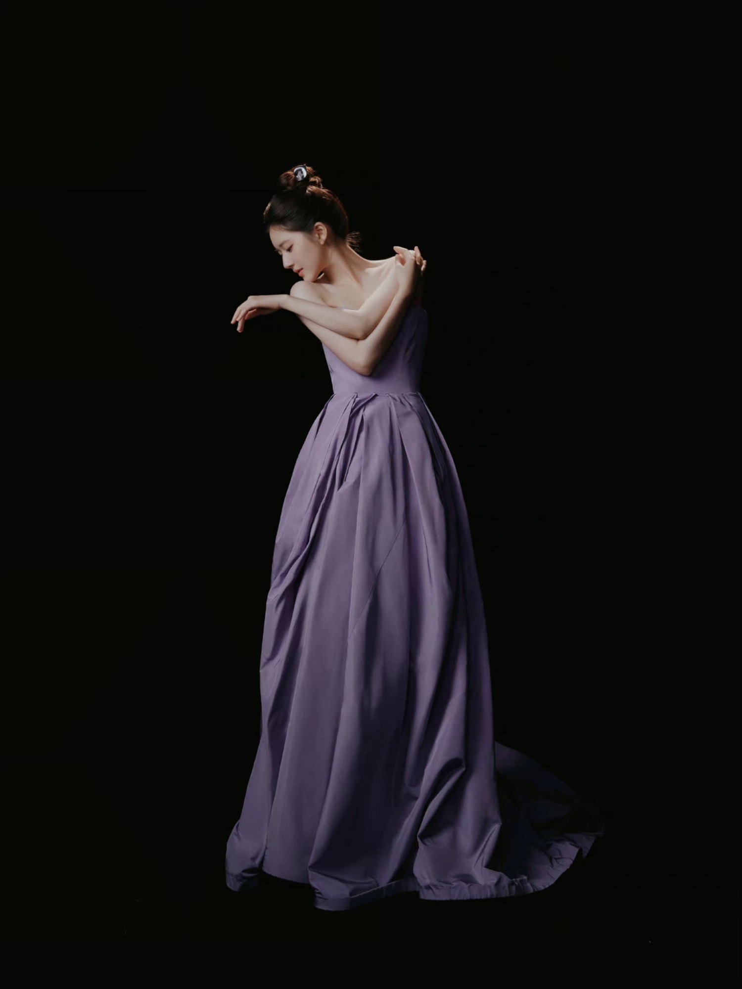 Bị chê mập thù lù, Triệu Lộ Tư có màn đáp trả khiến anti cũng phải nể - Ảnh 1 Bị chê mập thù lù, Triệu Lộ Tư có màn đáp trả khiến anti cũng phải nể - Ảnh 1