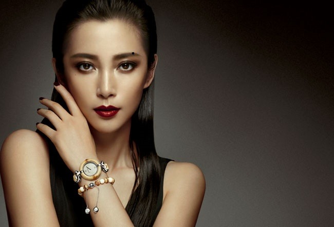 Sở hữu 1 trong 3 nốt ruồi quý này, bạn sẽ có hậu vận cực sang, càng già càng giàu