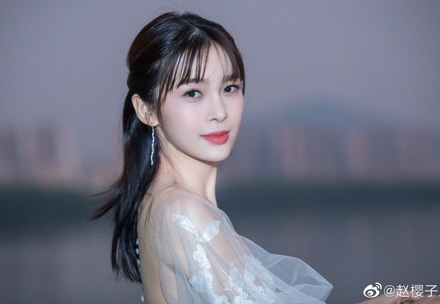 'Địch Mịch Mạnh Tra' Triệu Anh Tử bị chê vì màn 'cọ nhiệt' xuyên Cbiz - Ảnh 2