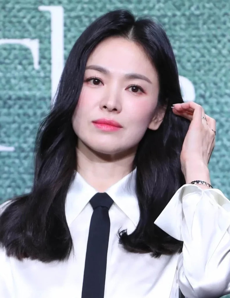 Lần đầu trong đời: Song Hye Kyo bị tát xây xẩm mặt mày, đầu óc trống rỗng - ảnh 1