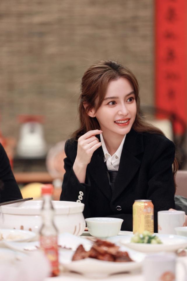 Huỳnh Hiểu Minh đoàn tụ cùng con trai, Angela Baby cô đơn - Ảnh 3 Huỳnh Hiểu Minh đoàn tụ cùng con trai, Angela Baby cô đơn - Ảnh 3