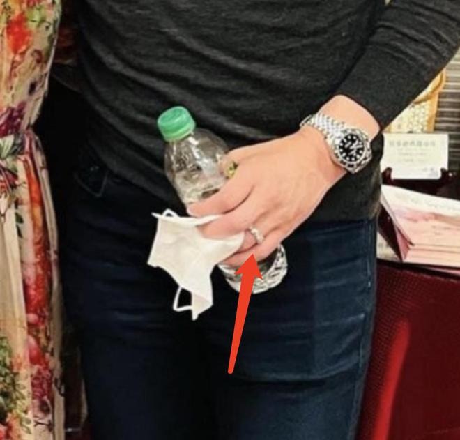 Nhan sắc Hoắc Kiến Hoa sau thời gian dài ở nhà 'ăn bám vợ' khiến dân tình giật mình - Ảnh 2