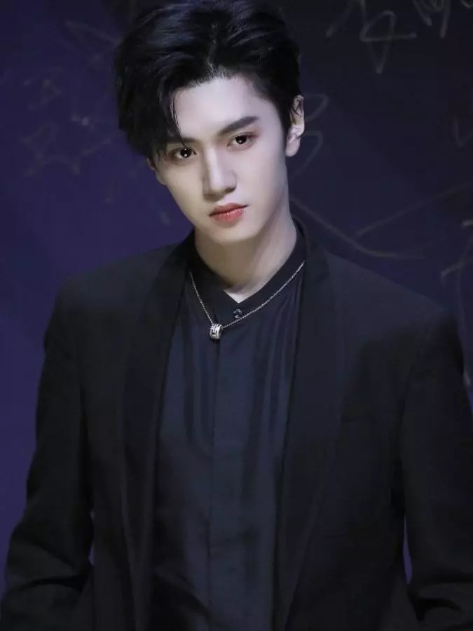 Trần Triết Viễn đang dính tin đồn tình ái với đàn chị.