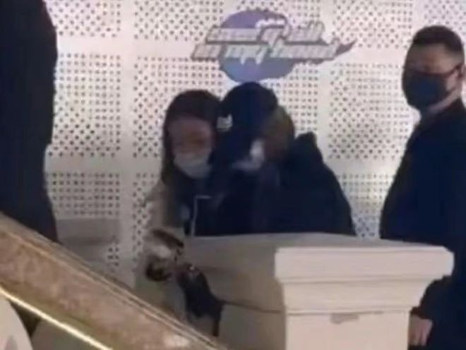 Angela Baby lộ video đi bar cùng trai trẻ giữa lúc Huỳnh Hiểu Minh có tình mới - Ảnh 1