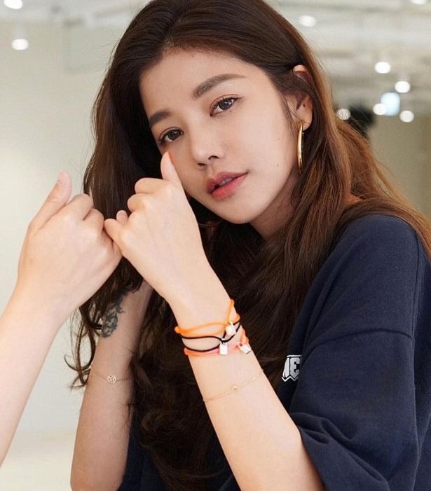 Lura Hsu đã 47 tuổi nhưng vẫn giữ được làn da và body đáng ngưỡng mộ.