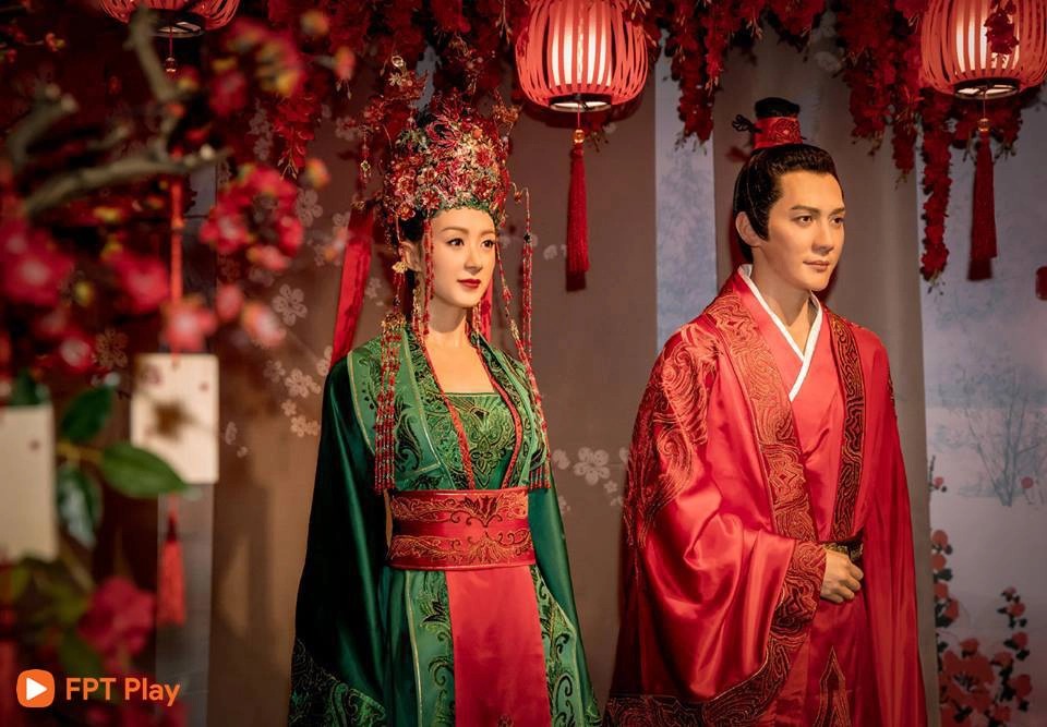 Minh Lan Truyện là bộ phim xe duyên cho Triệu Lệ Dĩnh và Phùng Thiệu Phong.