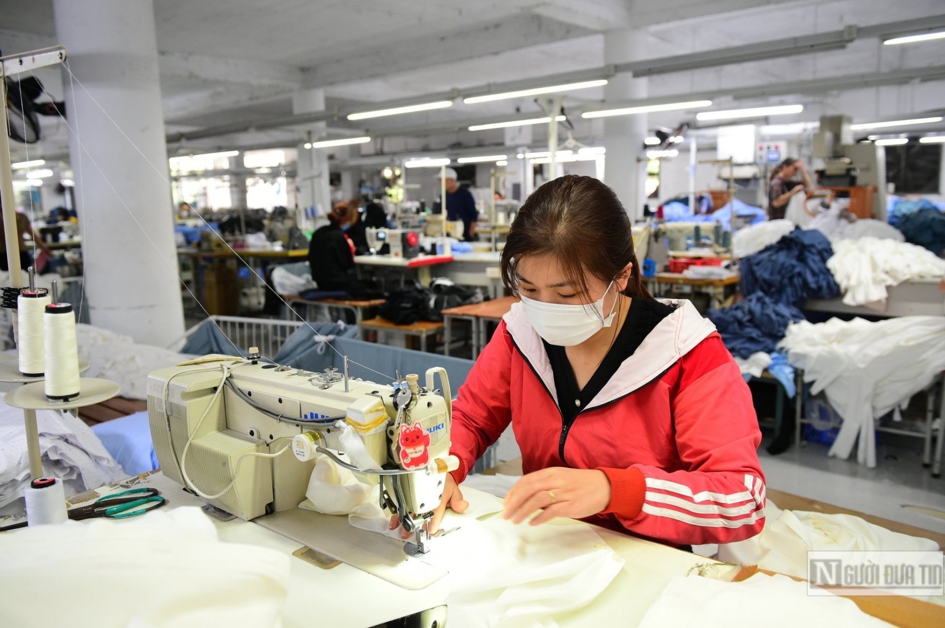 Doanh nghiệp bị giảm đơn hàng dẫn đến nhiều công nhân bị ảnh hưởng.