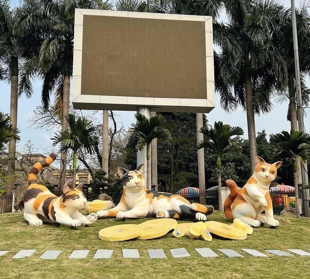 Tượng Thái Nguyên được đánh giá cao nhờ tính chân thật, là đối thủ nặng ký nếu có một cuộc bầu chọn cho linh vật mèo đẹp nhất.
