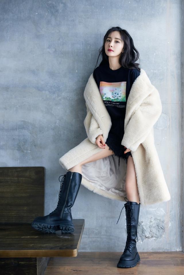 Khéo léo đáp trả tin đồn mang thai, bạn gái Lưu Khải Uy bị soi đụng hàng Dương Mịch - Ảnh 3 Khéo léo đáp trả tin đồn mang thai, bạn gái Lưu Khải Uy bị soi đụng hàng Dương Mịch - Ảnh 3