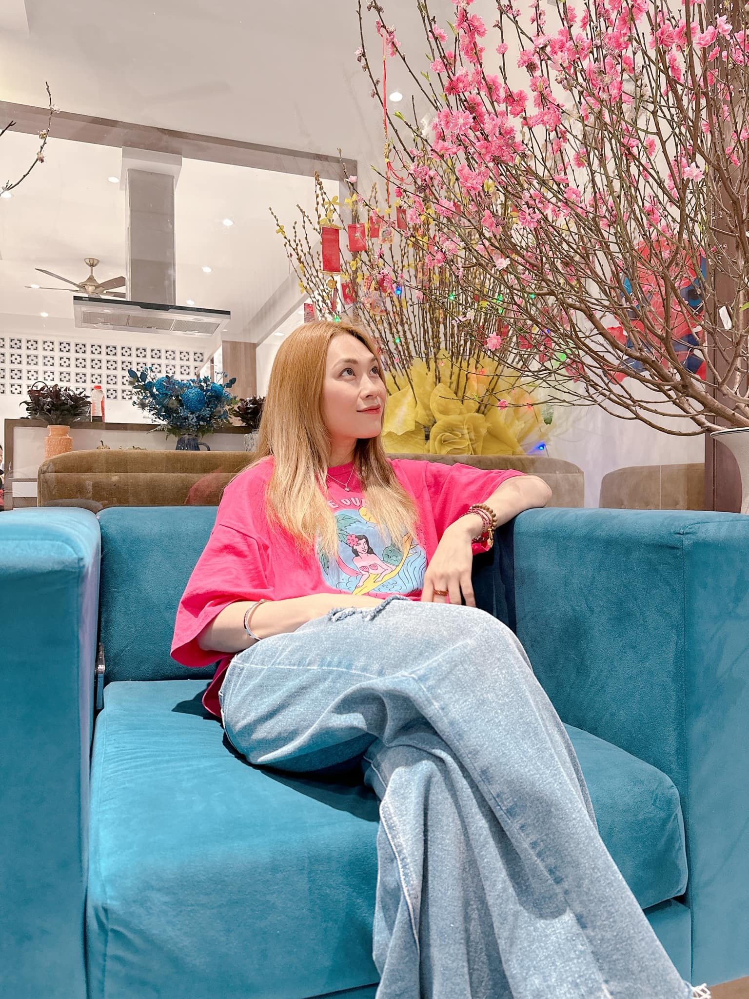 CDM soi ra mái tóc của bóng người trong kính cực giống tóc của Mai Tài Phến hiện tại.