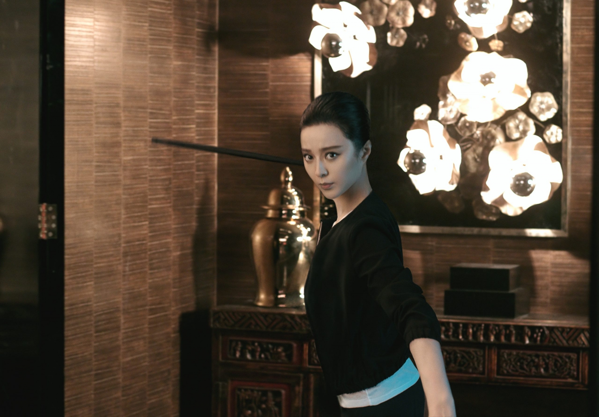 Còn vai diễn điệp viên trong The 355 của Phạm Băng Băng thì thừa thãi, chỉ dùng để câu kéo khán giả Trung Quốc.