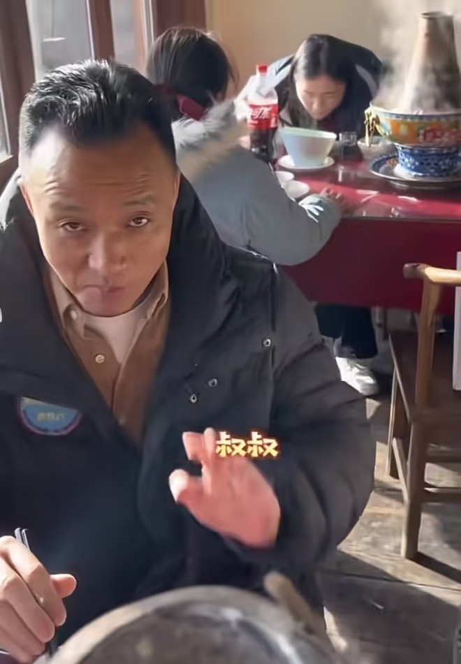 Lấy vợ trẻ, Lý Á Bằng phản ứng ra sao khi gặp bố vợ? - Ảnh 2