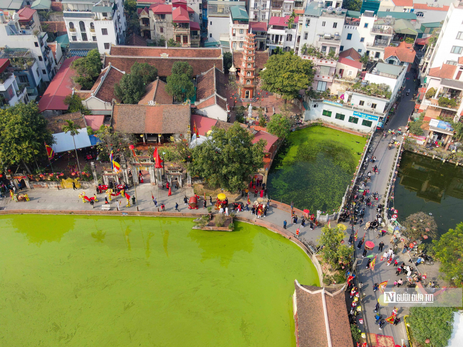 Ghi nhận của Người Đưa Tin này 30/1, lễ hội của làng Triều Khúc được tổ chức trở lại sau 2 năm ảnh hưởng bởi dịch bệnh Covid-19. Theo đó, người dân làng Triều Khúc đã có sự chuẩn bị kỹ lưỡng với tâm thế phấn khởi.