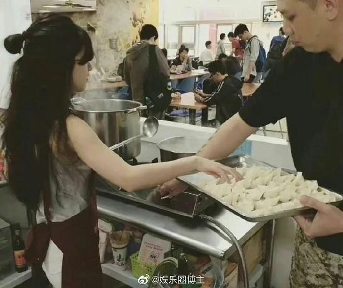 Triệu Lộ Tư từng rất 'mát tay' với công việc kinh doanh thời còn đi học. Triệu Lộ Tư từng rất 'mát tay' với công việc kinh doanh thời còn đi học.