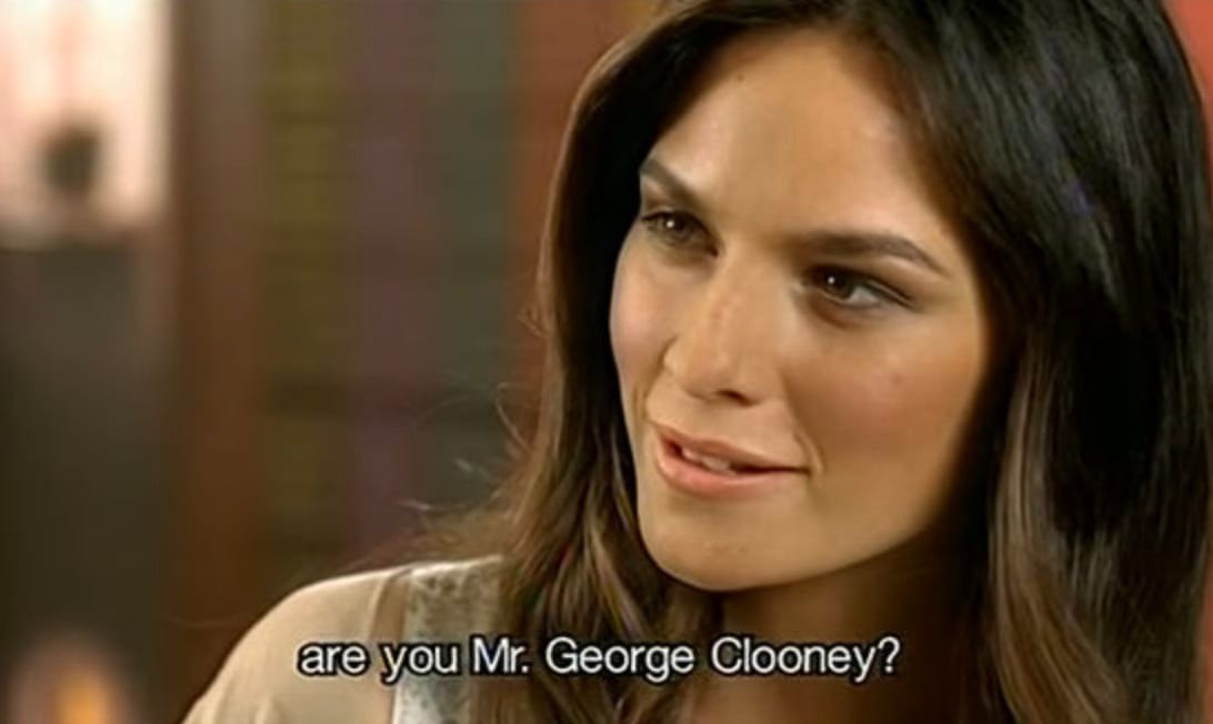 Katy Louise Saunders trong quảng cáo đóng cùng tài tử George Clooney.