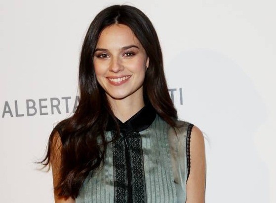 Katy Louise Saunders sở hữu vẻ đẹp nóng bỏng, gợi cảm.