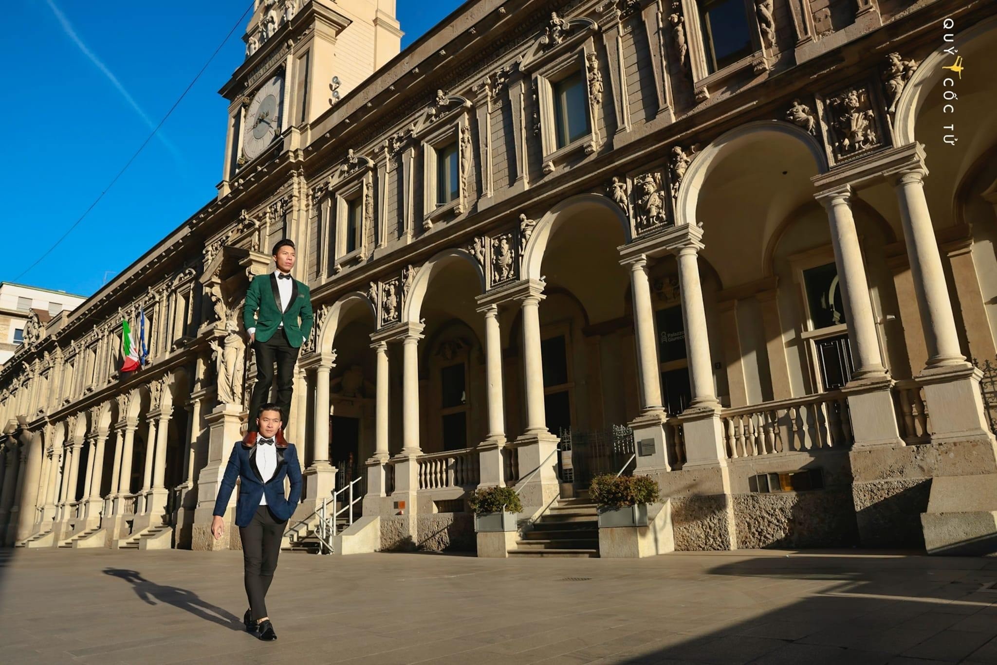 Sải bước catwalk tự tin, thong dong giữa 'kinh đô thời trang' thế giới.