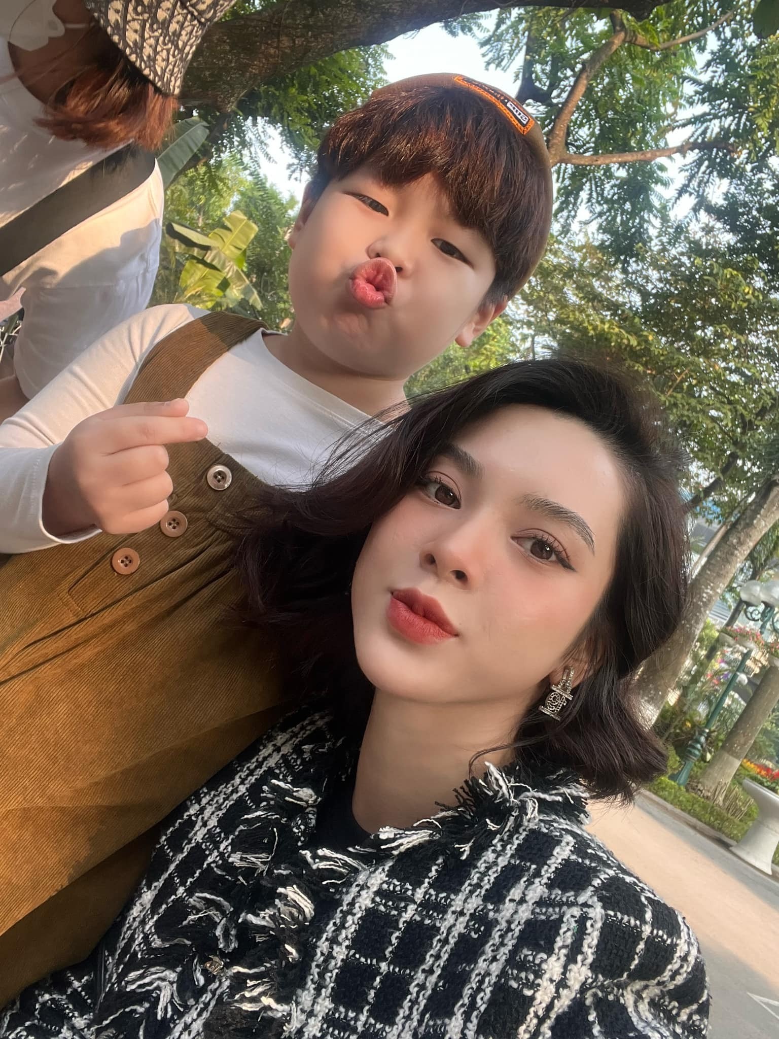 Quỳnh Lương và 'bé Voi' trong Đừng Làm Mẹ Cáu.