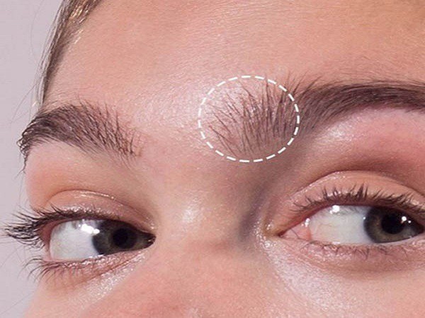 Lông mày phụ nữ mọc lộn xộn dự báo một cuộc hôn nhân không mấy hạnh phúc.