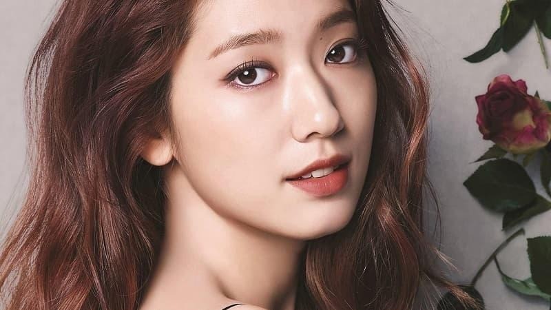 Phụ nữ có đôi mắt đẹp thường sẽ có một cuộc hôn nhân viên mãn.