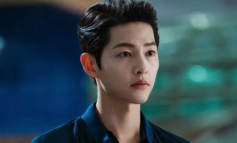 Song Jong Ki và bà xã đang sống trong một căn biệt thự của nam ca sĩ ở Itaewon. Song Jong Ki và bà xã đang sống trong một căn biệt thự của nam ca sĩ ở Itaewon.