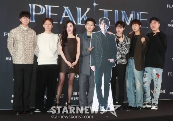 Lee Seung Gi tại cuộc họp báo hôm nay.