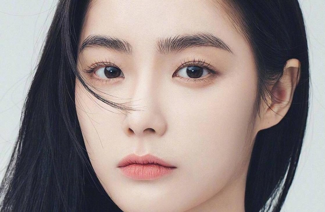 Khoảng cách giữa mắt và lông mày lớn cũng là nét tướng tốt của phụ nữ. Ảnh minh họa: Internet