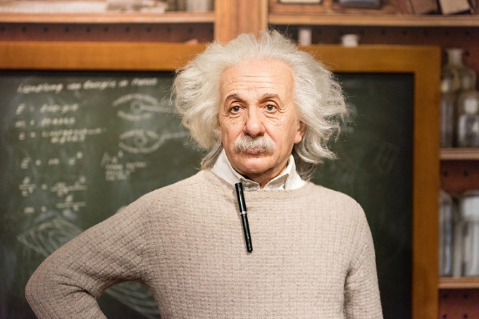 Nhà bác học Einstein đã nghĩ ra một câu đố có cực kỳ nhiều dữ kiện, ai cũng có thể giải được nhưng thực tế lại chỉ có 2% người tham gia thử thách có đáp án. Nhà bác học Einstein đã nghĩ ra một câu đố có cực kỳ nhiều dữ kiện, ai cũng có thể giải được nhưng thực tế lại chỉ có 2% người tham gia thử thách có đáp án.