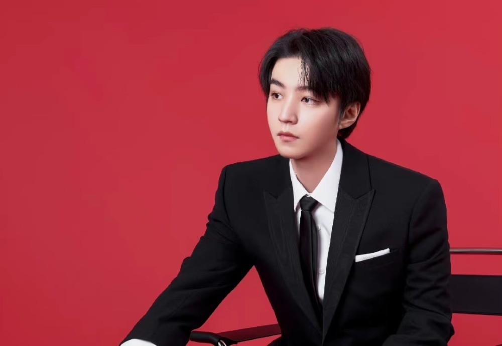 Vương Tuấn Khải thi đại học với số điểm không cao, nhưng đủ đỗ vào các trường nghệ thuật.