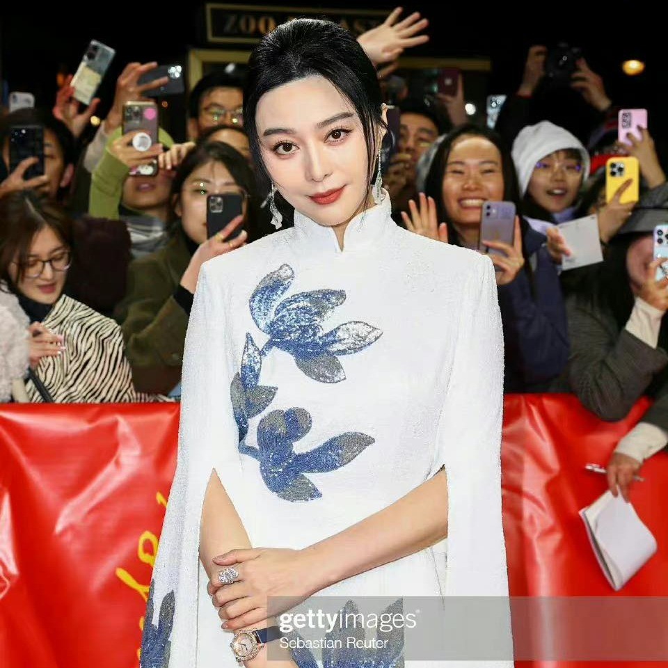 Người đẹp vẫn giữ phong độ 'Nữ hoàng thảm đỏ' nhờ nhan sắc cực phẩm của mình.